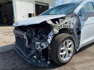 2020 Chrysler Pacifica 35th Anniversary Touring L - Primary Damage Left Image